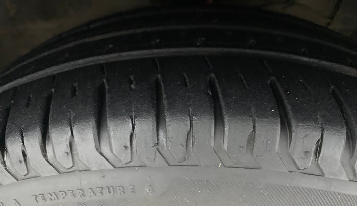 2016 Maruti Ciaz VDI+ SHVS, Diesel, Manual, 85,890 km, Right Front Tyre Tread