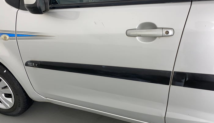 2012 Maruti Ritz VXI, Petrol, Manual, 41,115 km, Front passenger door - Slightly dented