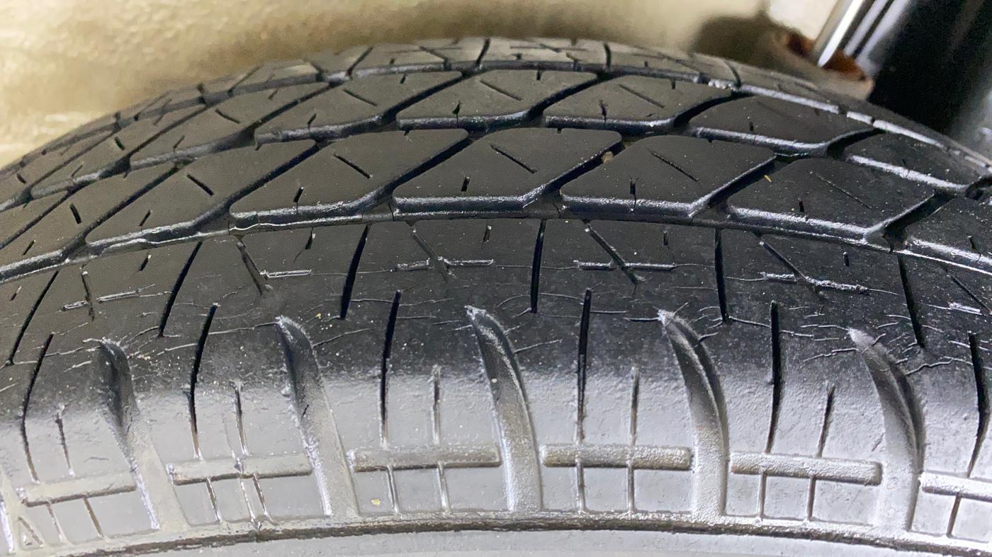 2012 Maruti Ritz VXI, Petrol, Manual, 41,115 km, Left Rear Tyre Tread