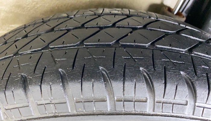 2012 Maruti Ritz VXI, Petrol, Manual, 41,115 km, Left Rear Tyre Tread