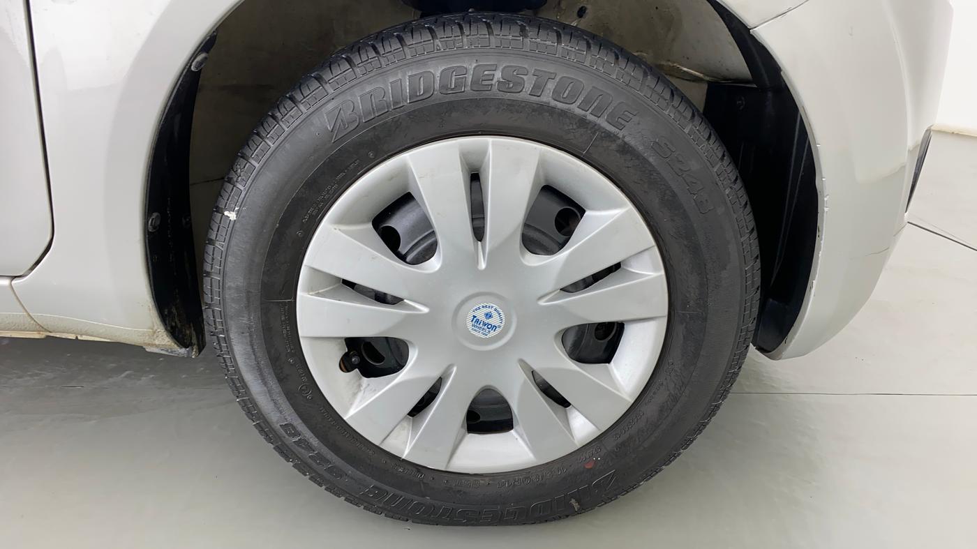 2012 Maruti Ritz VXI, Petrol, Manual, 41,115 km, Right Front Wheel