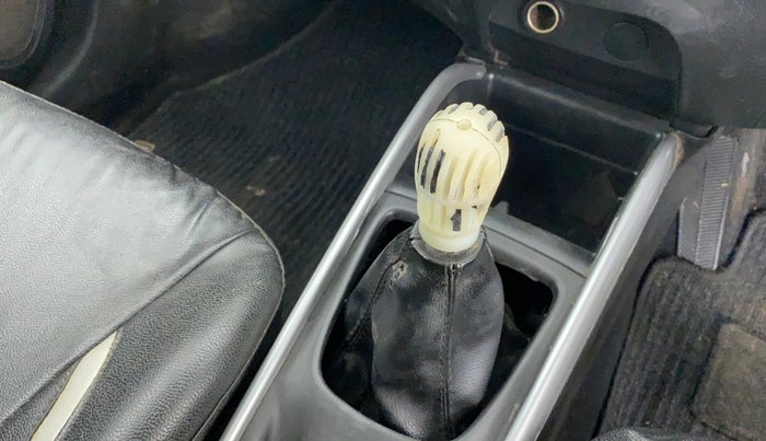 2016 Maruti Baleno SIGMA PETROL 1.2, Petrol, Manual, 58,546 km, Gear lever - Knob cover torn