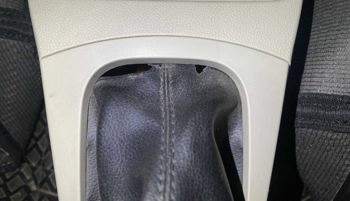 2019 Maruti Alto VXI, Petrol, Manual, 55,577 km, Gear lever - Boot cover slightly torn