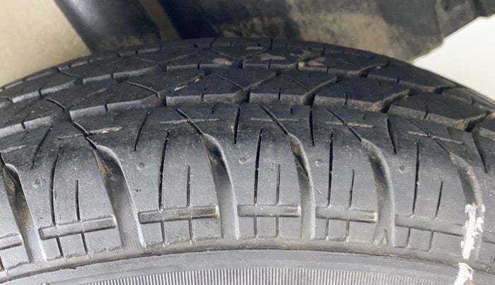2014 Maruti Ritz VXI, Petrol, Manual, 37,182 km, Left Rear Tyre Tread