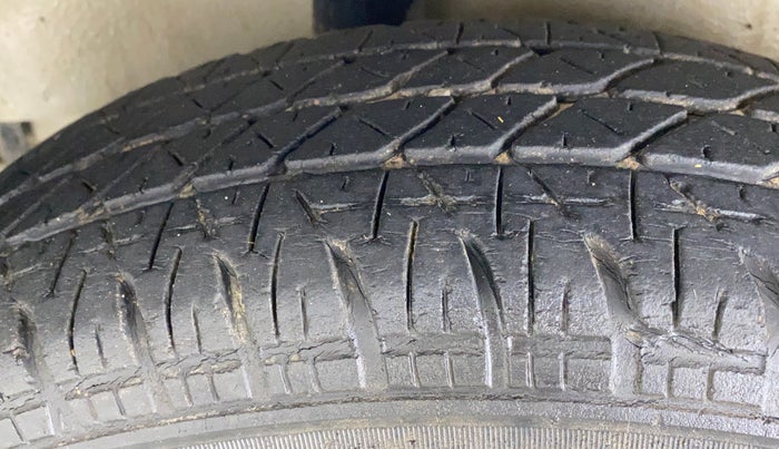 2014 Maruti Ritz VXI, Petrol, Manual, 37,182 km, Right Rear Tyre Tread