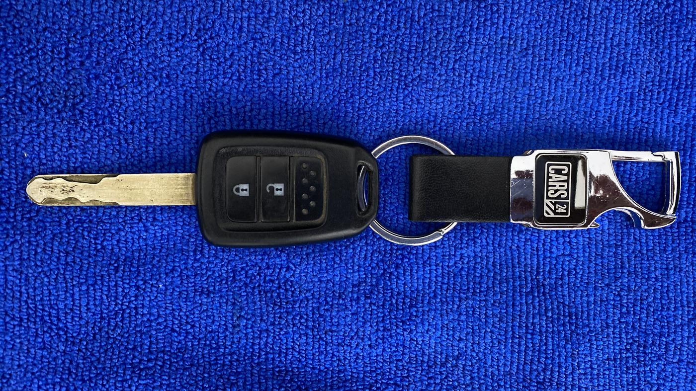 2014 Honda City V MT PETROL, CNG, Manual, 77,676 km, Key Close Up