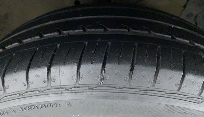 2021 Maruti Ciaz ZETA 1.5 SHVS MT PETROL, Petrol, Manual, 18,326 km, Right Front Tyre Tread