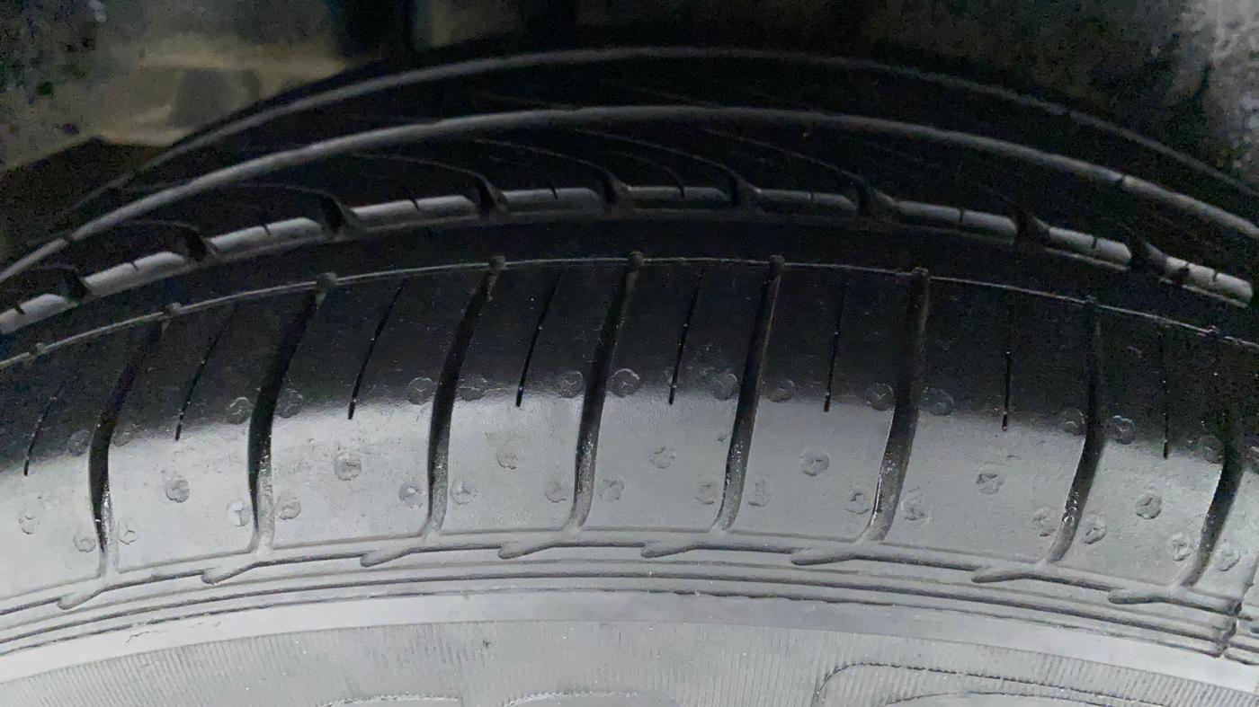 2021 Maruti Ciaz ZETA 1.5 SHVS MT PETROL, Petrol, Manual, 18,326 km, Right Rear Tyre Tread