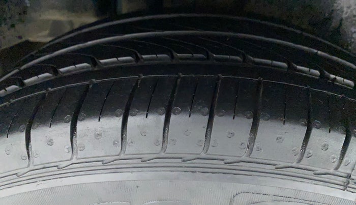 2021 Maruti Ciaz ZETA 1.5 SHVS MT PETROL, Petrol, Manual, 18,326 km, Right Rear Tyre Tread