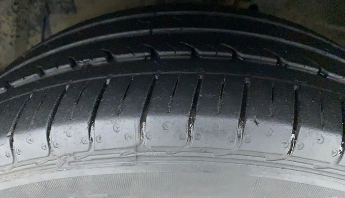 2021 Maruti Ciaz ZETA 1.5 SHVS MT PETROL, Petrol, Manual, 18,326 km, Left Front Tyre Tread