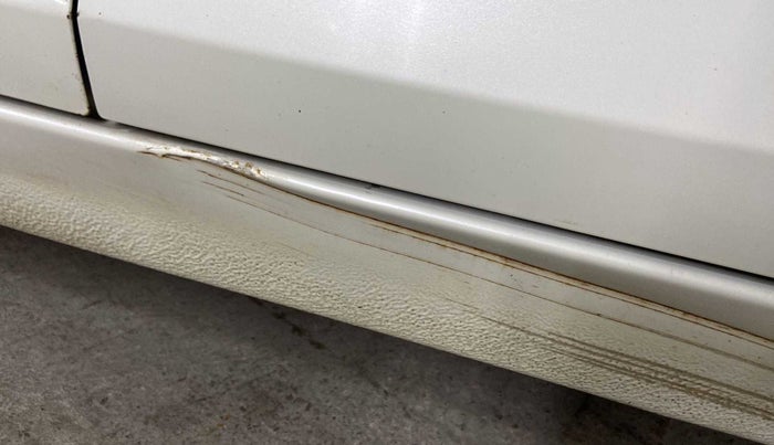 2016 Maruti Swift Dzire ZDI, Diesel, Manual, 73,201 km, Left running board - Minor scratches