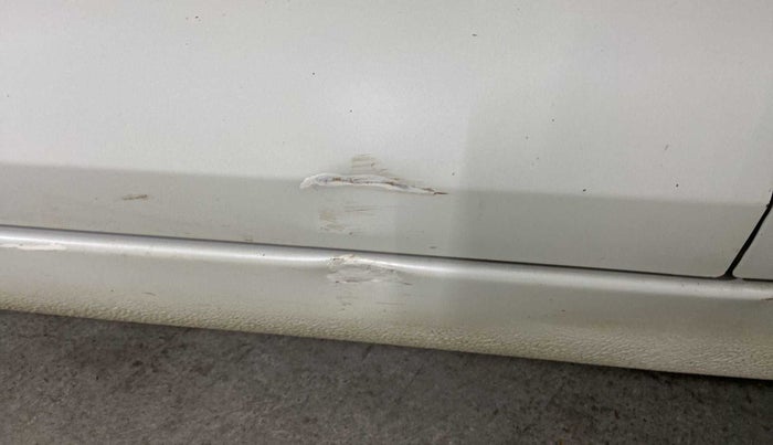 2016 Maruti Swift Dzire ZDI, Diesel, Manual, 73,201 km, Front passenger door - Slightly dented