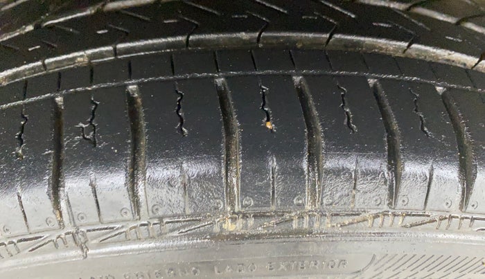 2016 Hyundai Grand i10 SPORTZ 1.2 KAPPA VTVT, Petrol, Manual, 62,275 km, Left Front Tyre Tread