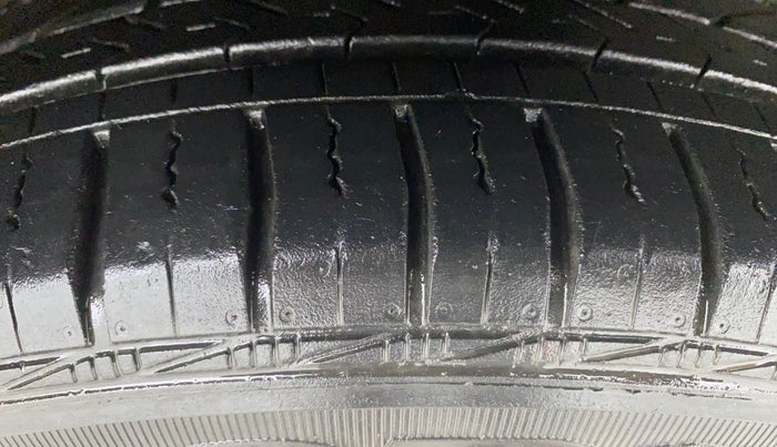 2016 Hyundai Grand i10 SPORTZ 1.2 KAPPA VTVT, Petrol, Manual, 62,275 km, Right Front Tyre Tread