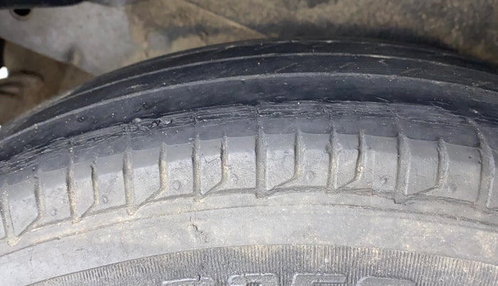 2014 Hyundai i10 MAGNA 1.1 IRDE2, Petrol, Manual, 66,950 km, Right Rear Tyre Tread