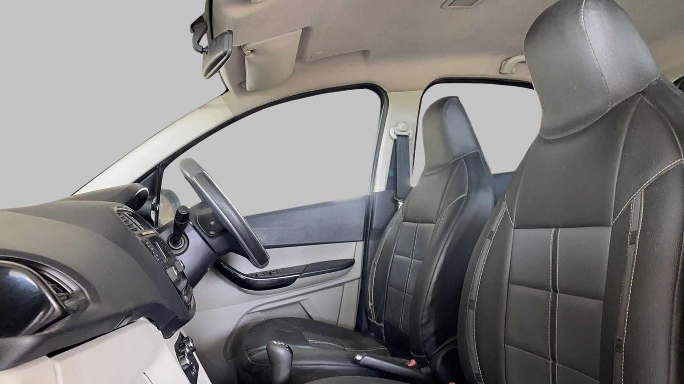 2018 Tata Tiago XT DIESEL, Diesel, Manual, 99,648 km, Right Side Front Door Cabin