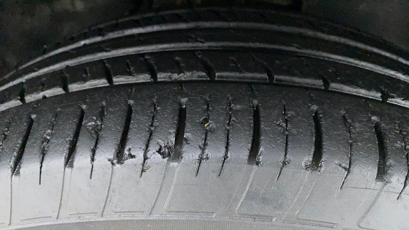 2021 Tata Harrier XZA PLUS 2.0L DUAL TONE, Diesel, Automatic, 22,947 km, Right Front Tyre Tread