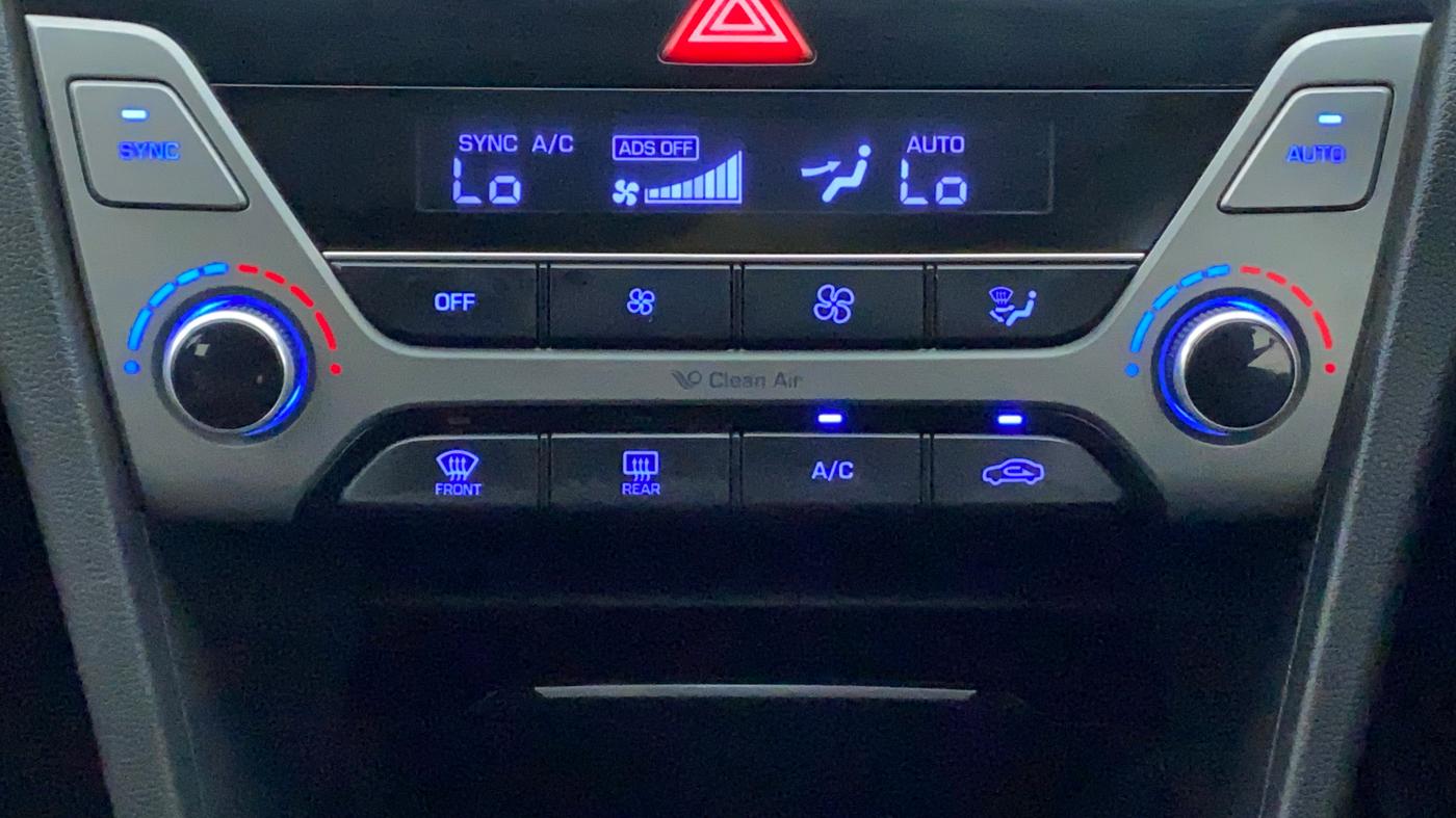 2017 Hyundai New Elantra 2.0 SX MT PETROL, Petrol, Manual, 24,018 km, Automatic Climate Control