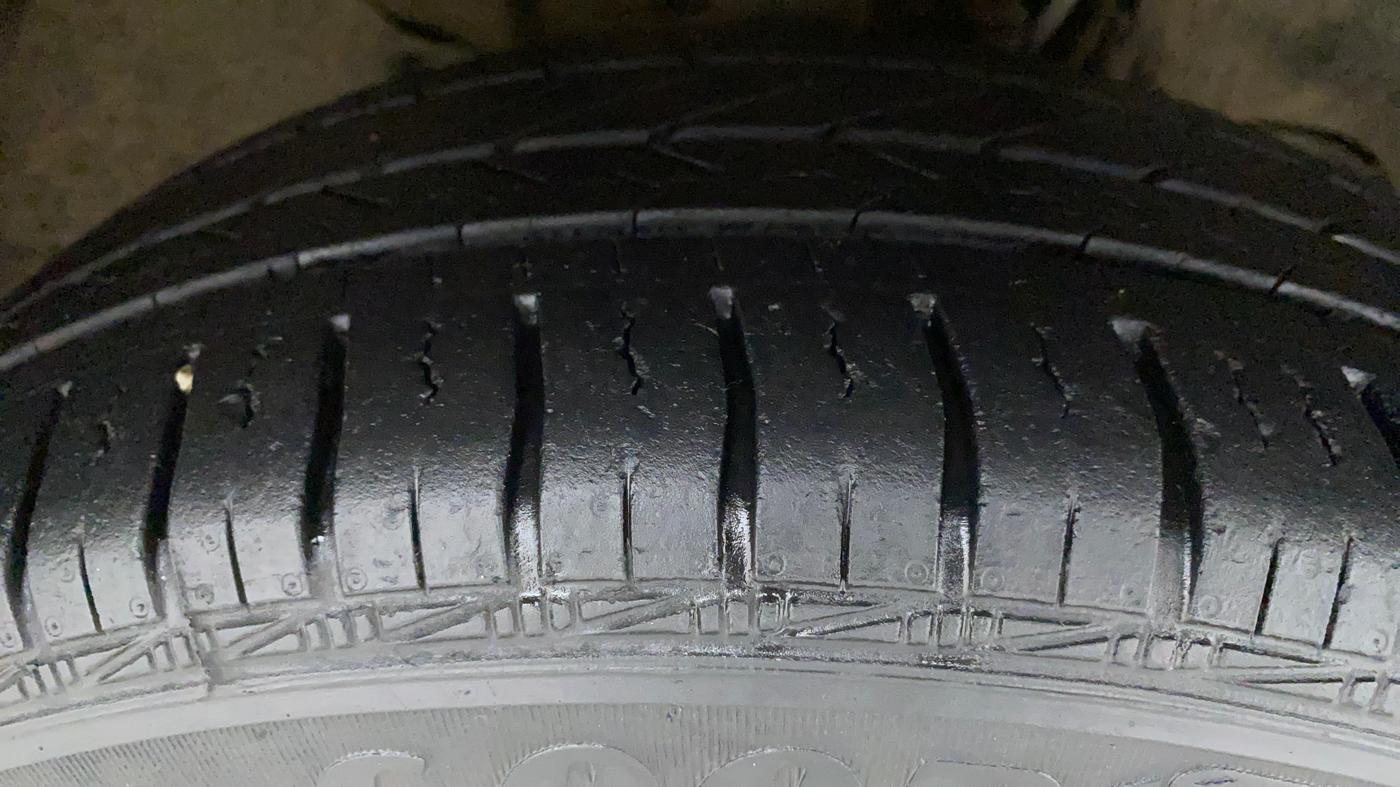 2017 Tata Tiago XZ PETROL, Petrol, Manual, 60,828 km, Right Front Tyre Tread