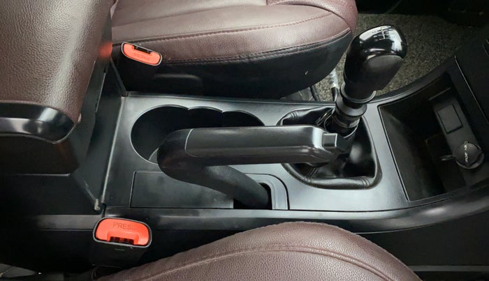 2019 Mahindra XUV500 W3, Diesel, Manual, 36,170 km, Gear Lever