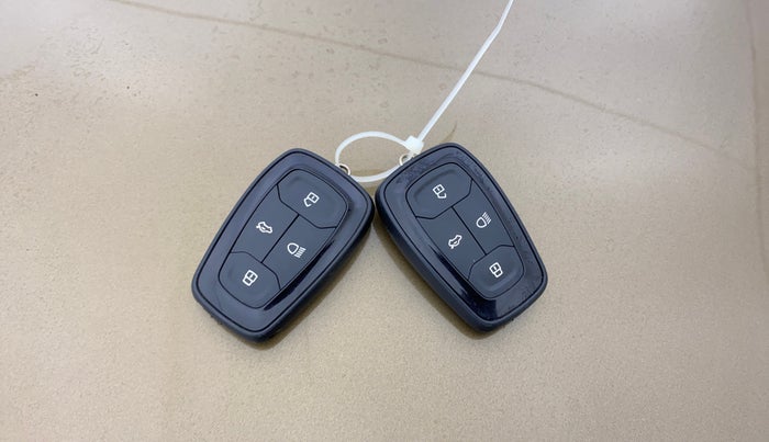 2023 Tata PUNCH CREATIVE  MT, Petrol, Manual, 42,179 km, Key Close Up