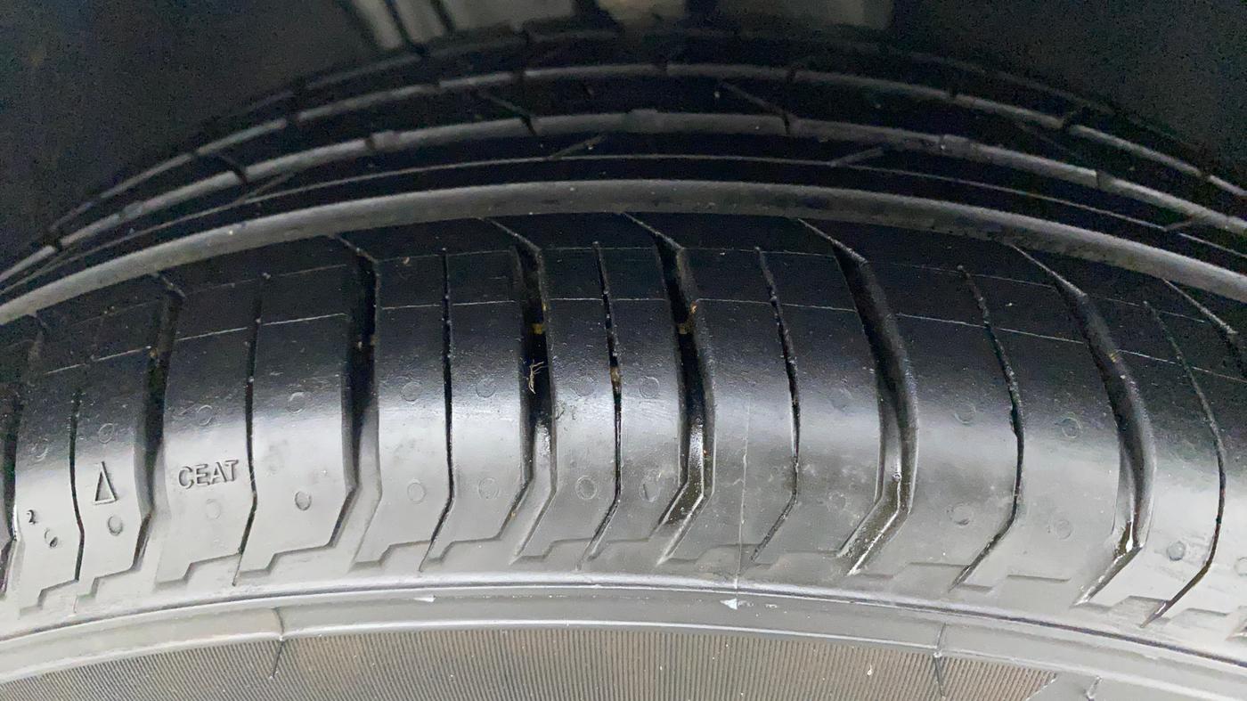 2022 Skoda SLAVIA STYLE 1.0L TSI AT, Petrol, Automatic, 2,125 km, Right Front Tyre Tread