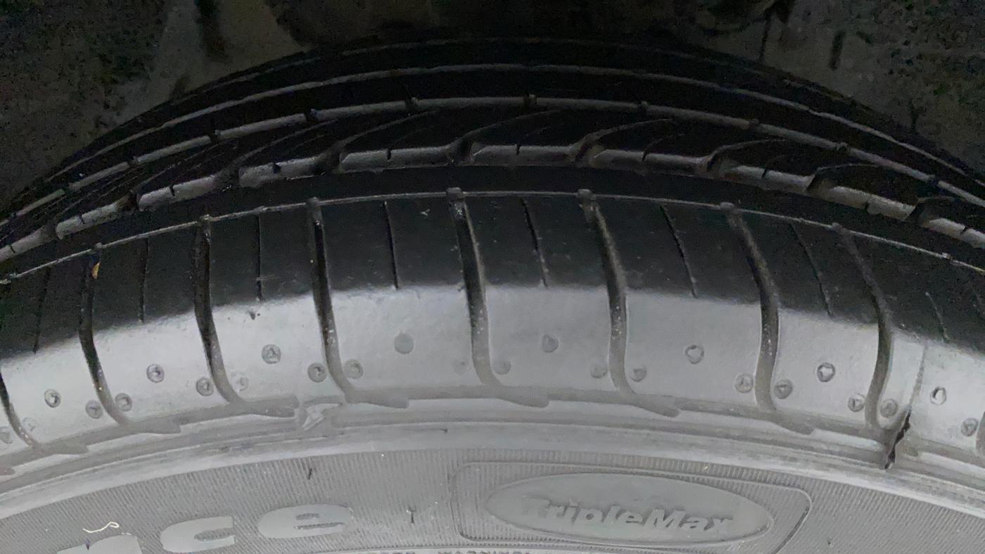 2021 Tata NEXON XM SUNROOF DIESEL, Diesel, Manual, 59,418 km, Right Front Tyre Tread