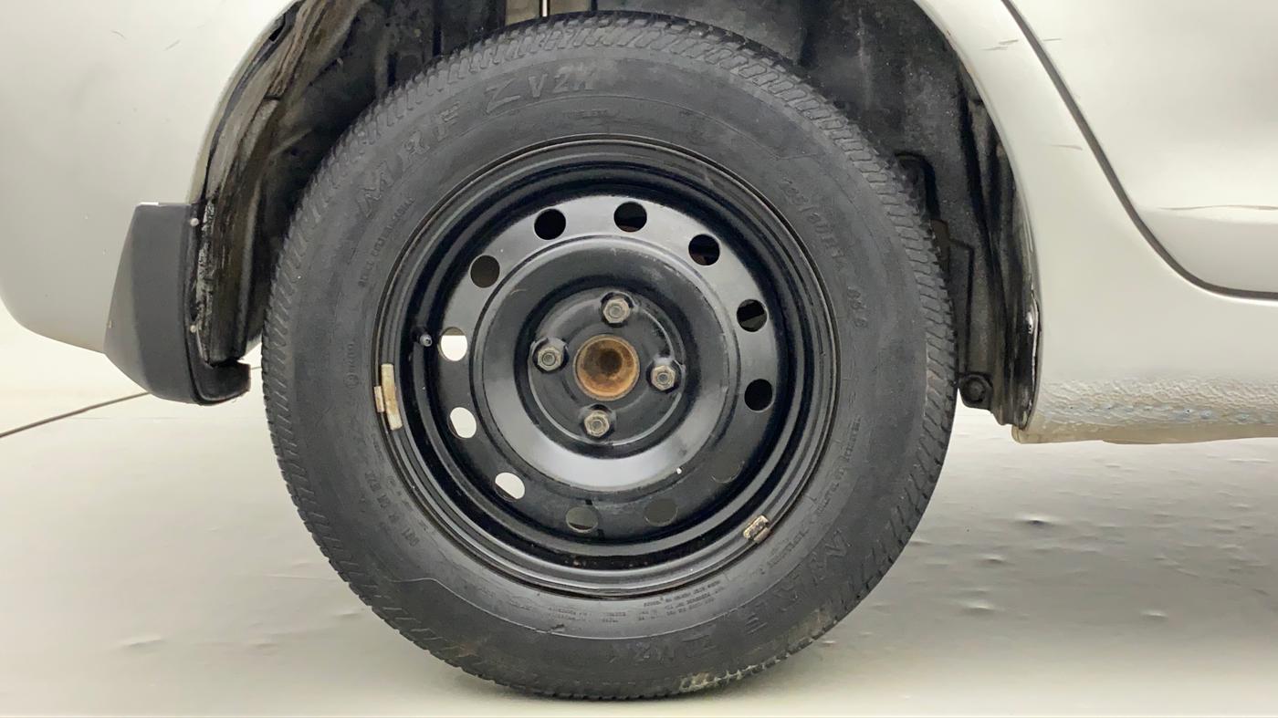 2012 Maruti Swift Dzire VXI, Petrol, Manual, 1,02,958 km, Right Rear Wheel