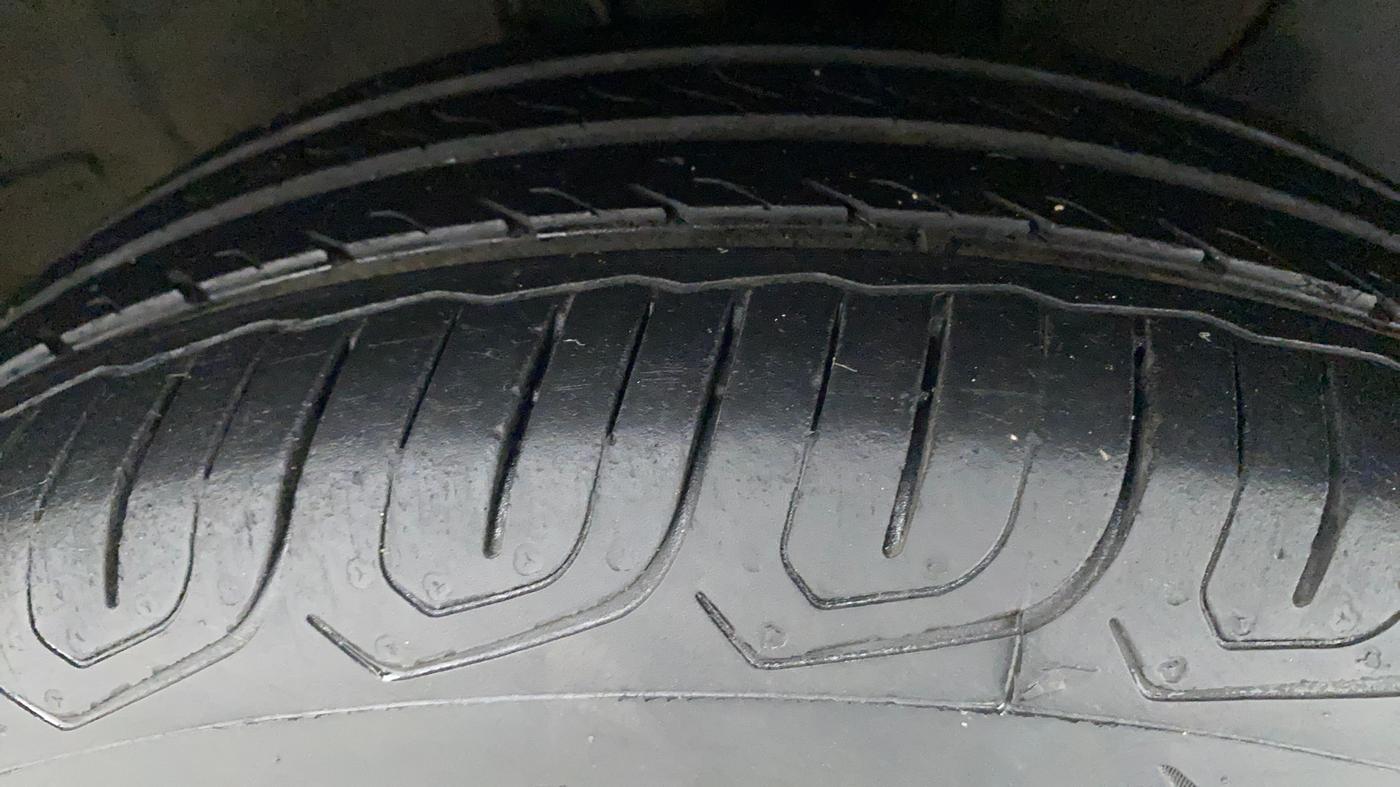 2018 Hyundai Elite i20 MAGNA EXECUTIVE 1.2, Petrol, Manual, 33,436 km, Right Front Tyre Tread