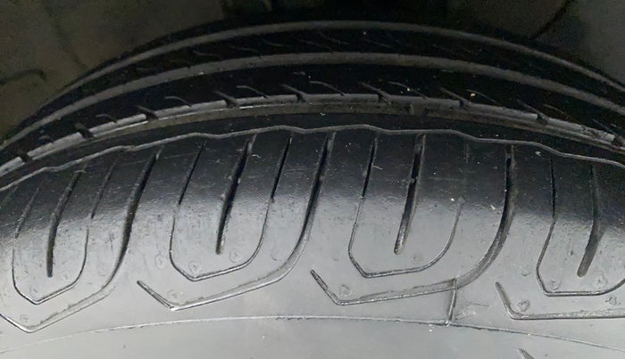 2018 Hyundai Elite i20 MAGNA EXECUTIVE 1.2, Petrol, Manual, 33,436 km, Right Front Tyre Tread