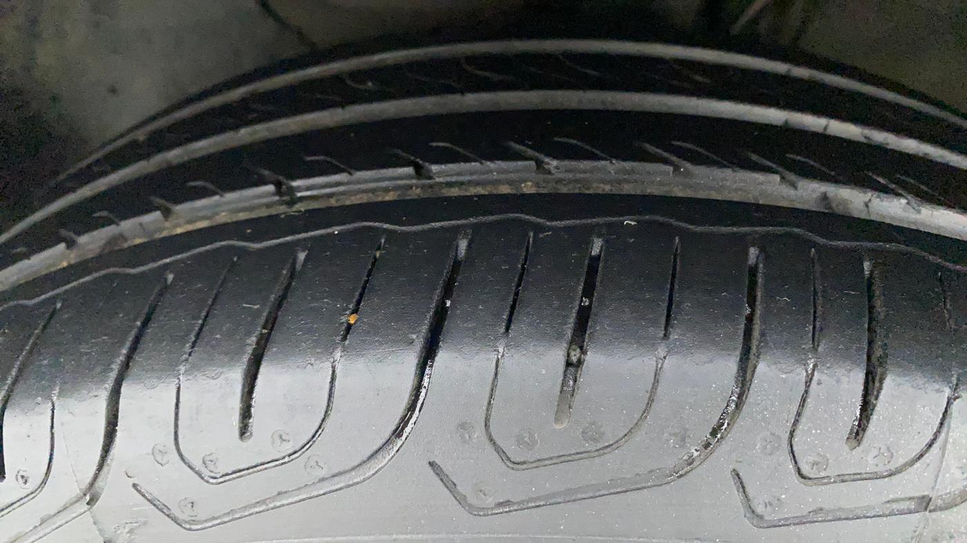 2018 Hyundai Elite i20 MAGNA EXECUTIVE 1.2, Petrol, Manual, 33,436 km, Left Front Tyre Tread