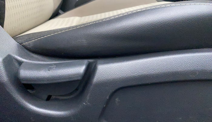2018 Hyundai Elite i20 MAGNA EXECUTIVE 1.2, Petrol, Manual, 33,436 km, Driver Side Adjustment Panel