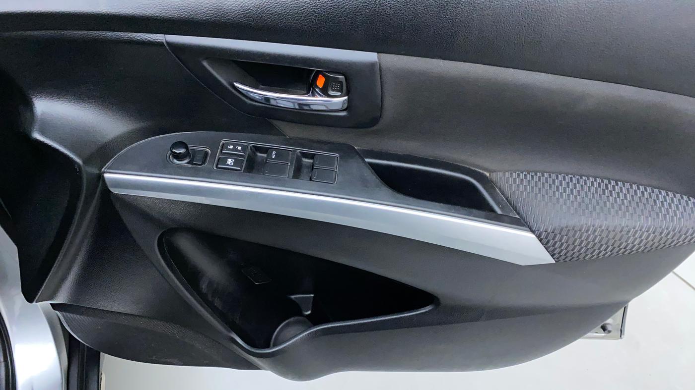 2018 Maruti S Cross ZETA 1.3, Diesel, Manual, 97,931 km, Driver Side Door Panels Control