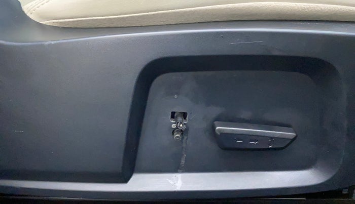 2021 Tata Safari XZA PLUS 6S, Diesel, Automatic, 25,239 km, Driver Side Adjustment Panel