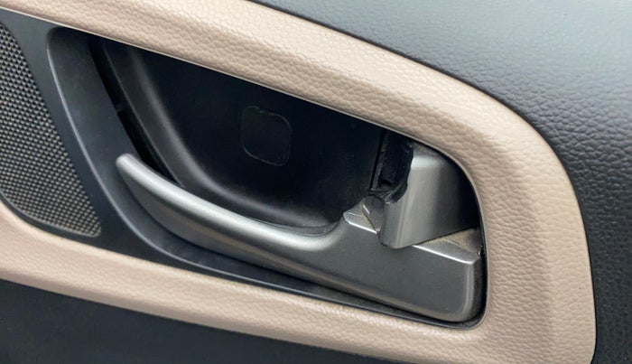 2018 Hyundai Elite i20 ASTA 1.2  CVT, Petrol, Automatic, 56,112 km, Lock system - Door lock knob has minor damage