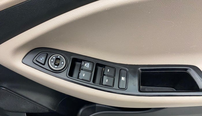 2018 Hyundai Elite i20 ASTA 1.2  CVT, Petrol, Automatic, 56,112 km, Right front window switch / handle - Minor damage