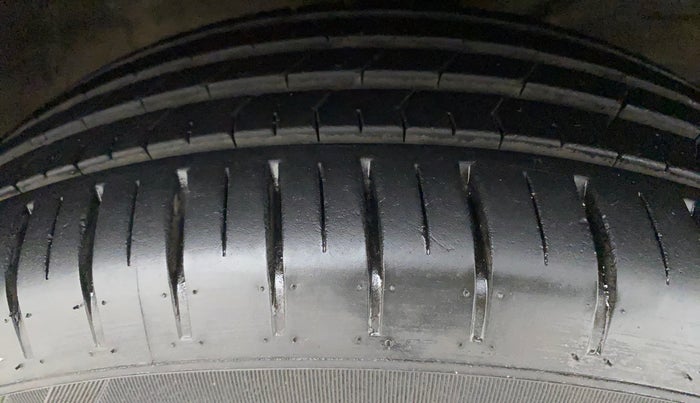 2022 Maruti Baleno ZETA PETROL 1.2, Petrol, Manual, 6,951 km, Right Front Tyre Tread