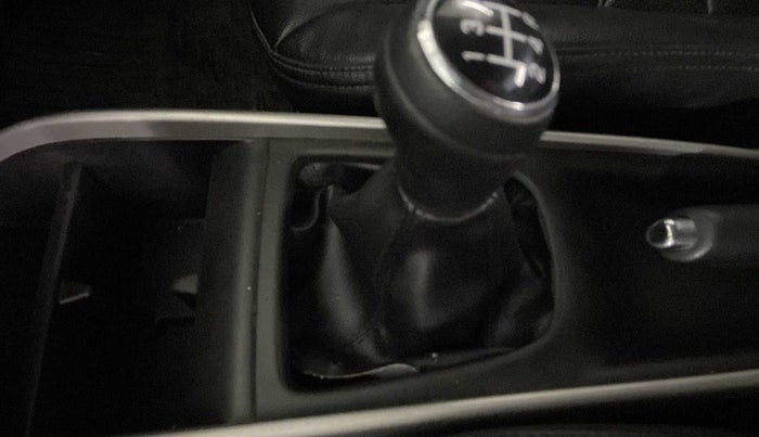 2017 Maruti Baleno DELTA PETROL 1.2, Petrol, Manual, 56,757 km, Gear lever - Boot Cover minor damage