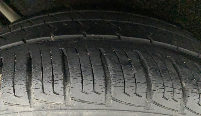 2018 Maruti Vitara Brezza VDI, Diesel, Manual, 38,226 km, Right Rear Tyre Tread