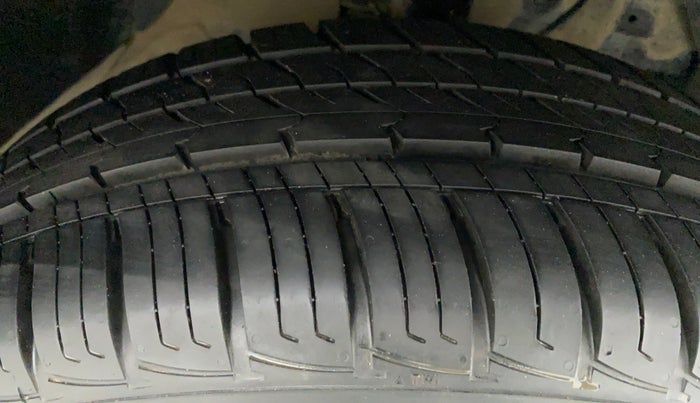 2018 Maruti Vitara Brezza VDI, Diesel, Manual, 38,226 km, Right Front Tyre Tread