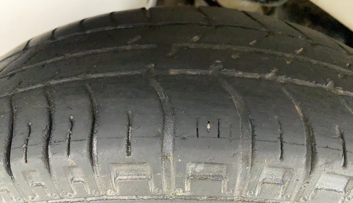 2018 Maruti Eeco 5 STR WITH A/C+HTR, CNG, Manual, 50,180 km, Right Rear Tyre Tread