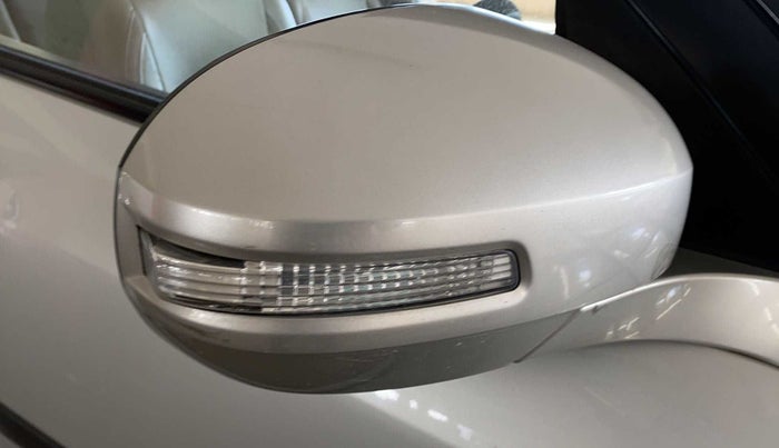 2016 Maruti Swift Dzire VXI, CNG, Manual, 75,613 km, Right rear-view mirror - Mirror movement not proper