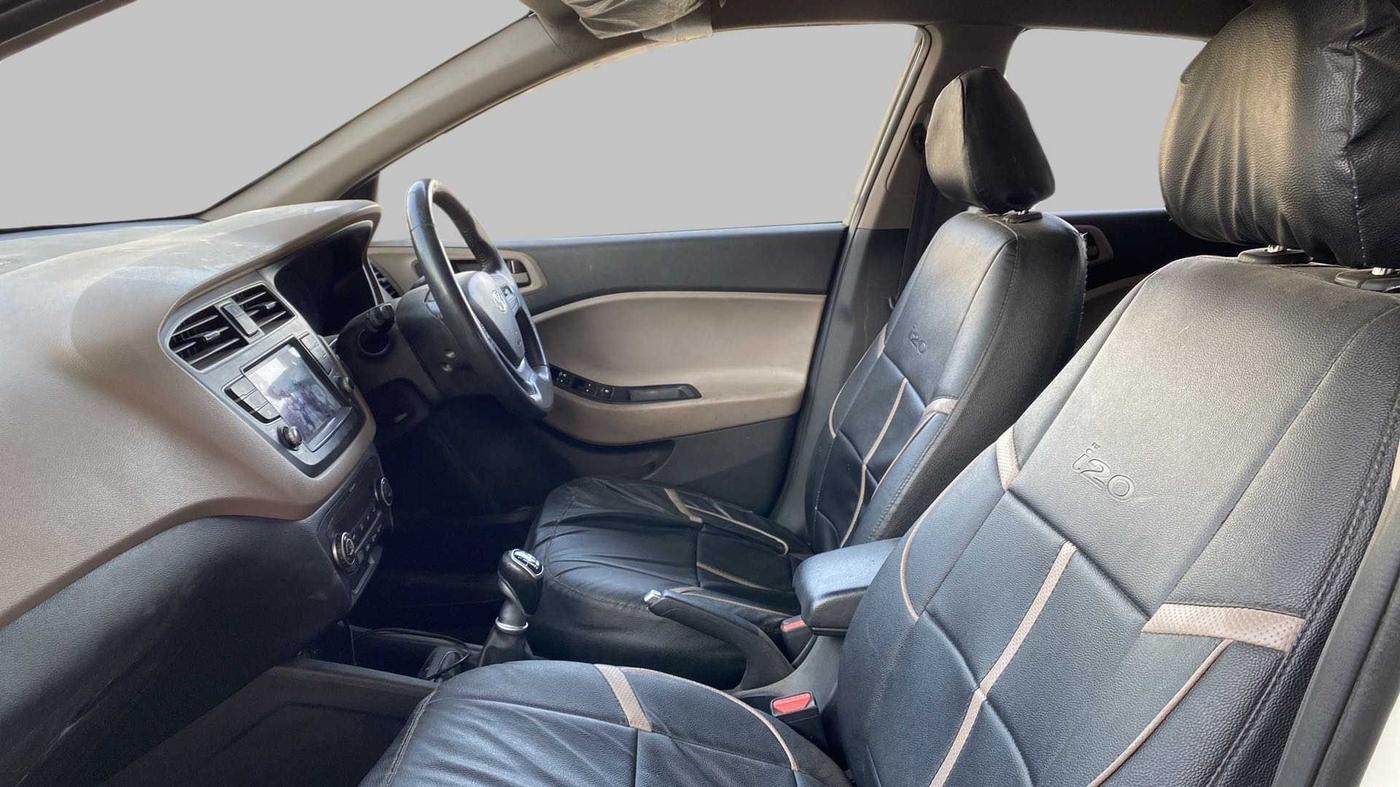 2018 Hyundai Elite i20 ASTA 1.4 CRDI (O), Diesel, Manual, 56,362 km, Right Side Front Door Cabin