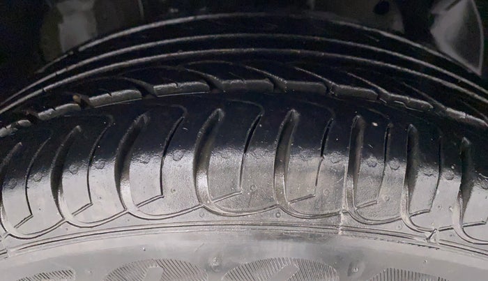 2017 Ford Ecosport 1.5 TREND TI VCT, CNG, Manual, 40,566 km, Right Front Tyre Tread