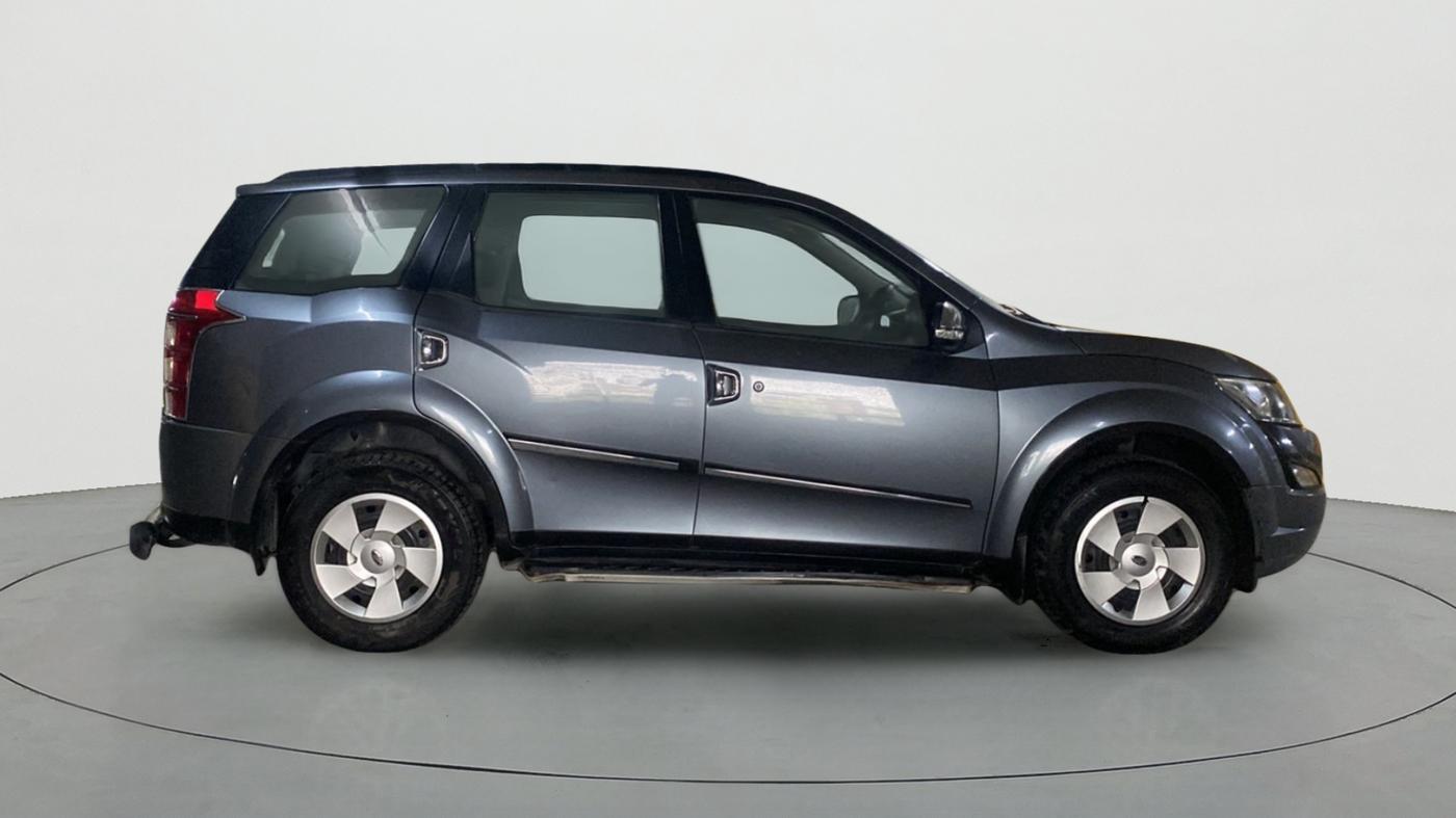 2015 Mahindra XUV500 W6, Diesel, Manual, 97,702 km, Right Side