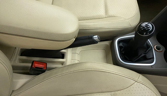 2013 Volkswagen Vento HIGHLINE DIESEL 1.6, Diesel, Manual, 95,631 km, Gear Lever