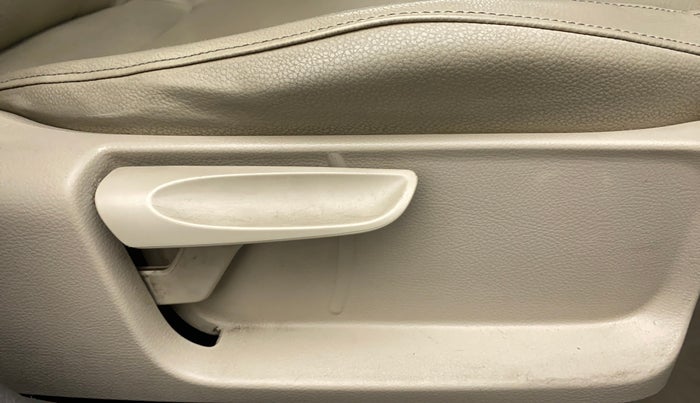 2013 Volkswagen Vento HIGHLINE DIESEL 1.6, Diesel, Manual, 95,631 km, Driver Side Adjustment Panel