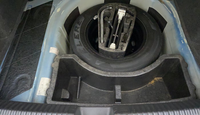 2013 Volkswagen Vento HIGHLINE DIESEL 1.6, Diesel, Manual, 95,631 km, Spare Tyre