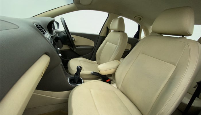 2013 Volkswagen Vento HIGHLINE DIESEL 1.6, Diesel, Manual, 95,631 km, Right Side Front Door Cabin