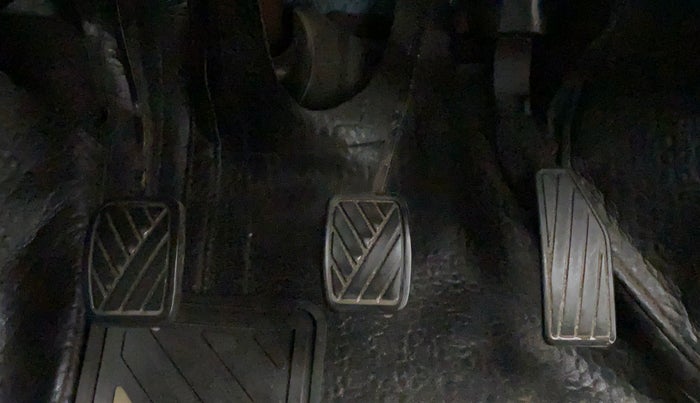 2017 Maruti IGNIS ALPHA 1.2, CNG, Manual, 24,738 km, Pedals